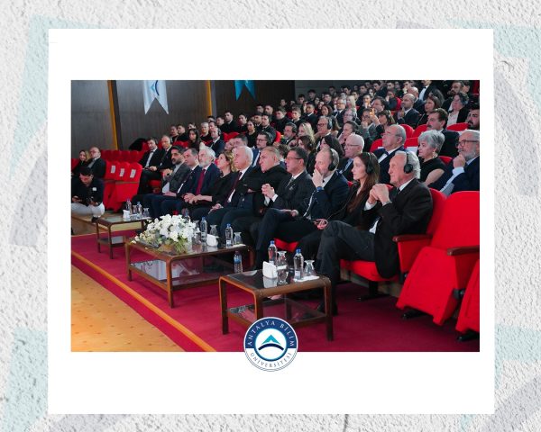 Dünyanın Havacılık Efsaneleri Antalya Bilim Üniversitesi’nde Ödüllendirildi