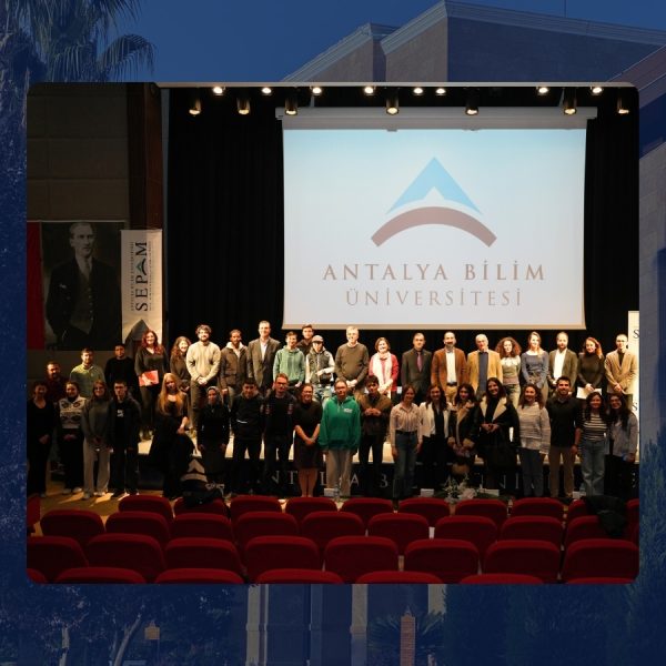 Üniversitemizde "Belirsizlik Çağında ABD'yi Anlamak" Konferansı Gerçekleştirildi
