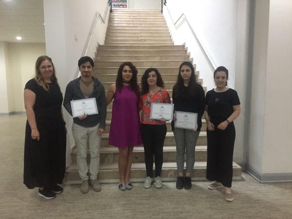 ic-mimarlik-ve-cevre-tasarimi-nin-yuksek-onur-ve-onur-ogrencileri-tebrigi5b1a69847dc5e.jpeg