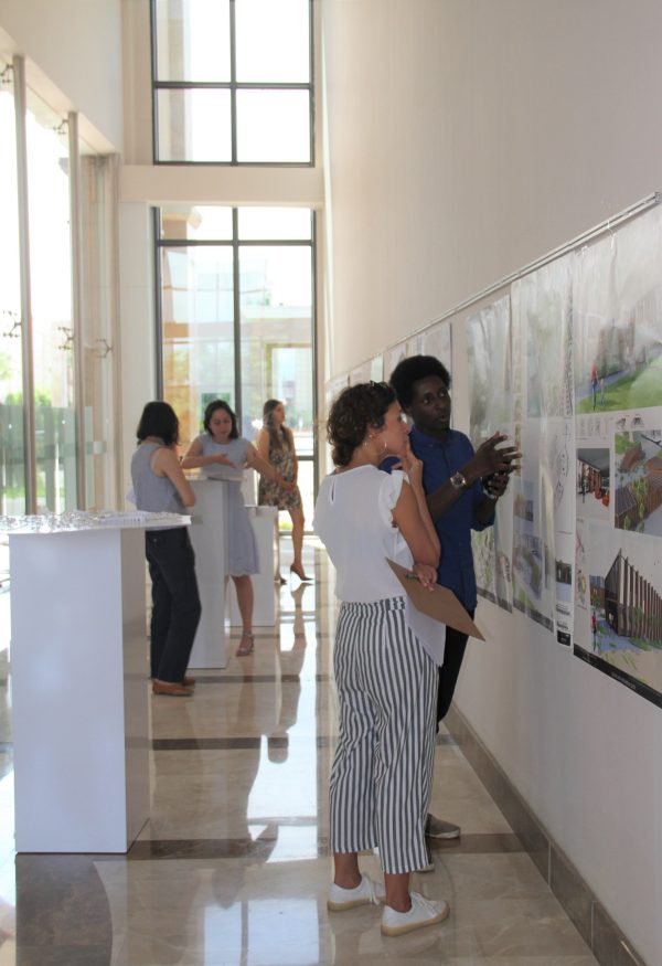mimarlik-bolumu-ilk-mezunlarini-veriyor5b1a6e0aa0a20.jpeg