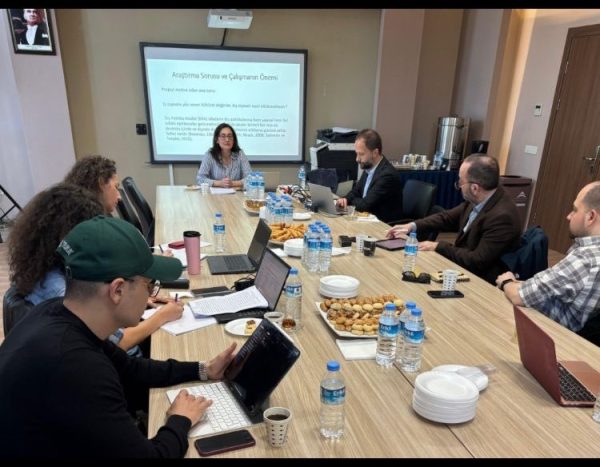 dis-politikanin-kulturel-temelleri-baslikli-projenin-bulgularina-iliskin-calistay-gerceklestirildi-167fd2a727bdd2.jpeg