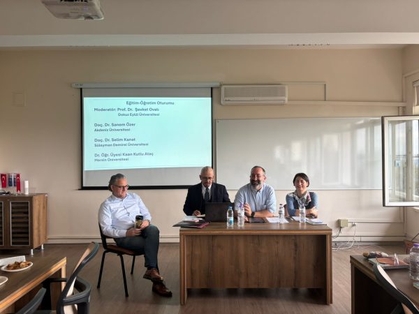 ogretim-uyelerimiz-meslektas-sohbetlerinde-deneyimlerini-paylastilar691458cd36b81.jpeg