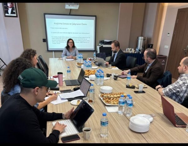 dis-politikanin-kulturel-temelleri-baslikli-projenin-bulgularina-iliskin-calistay-gerceklestirildi-268233415a0db9.jpeg