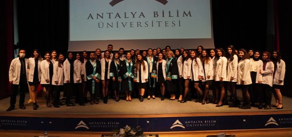 beyaz-onluk-giyme-toreni-161baf71f06c85.jpeg
