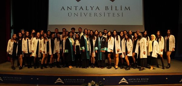beyaz-onluk-giyme-toreni-161baf71ec4d28.jpeg