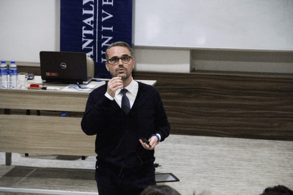 Çatışma Çözümü ve Kriz Yönetimi Dairesi Genel Müdürü Büyükelçi Burak Akçapar SEPAM’a konuk oldu