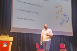 Öğrencilerimiz Dijital Dünyanın Fırsatlarını Keşfetti: "Dijitalde Kazanmanın Yol Haritası"