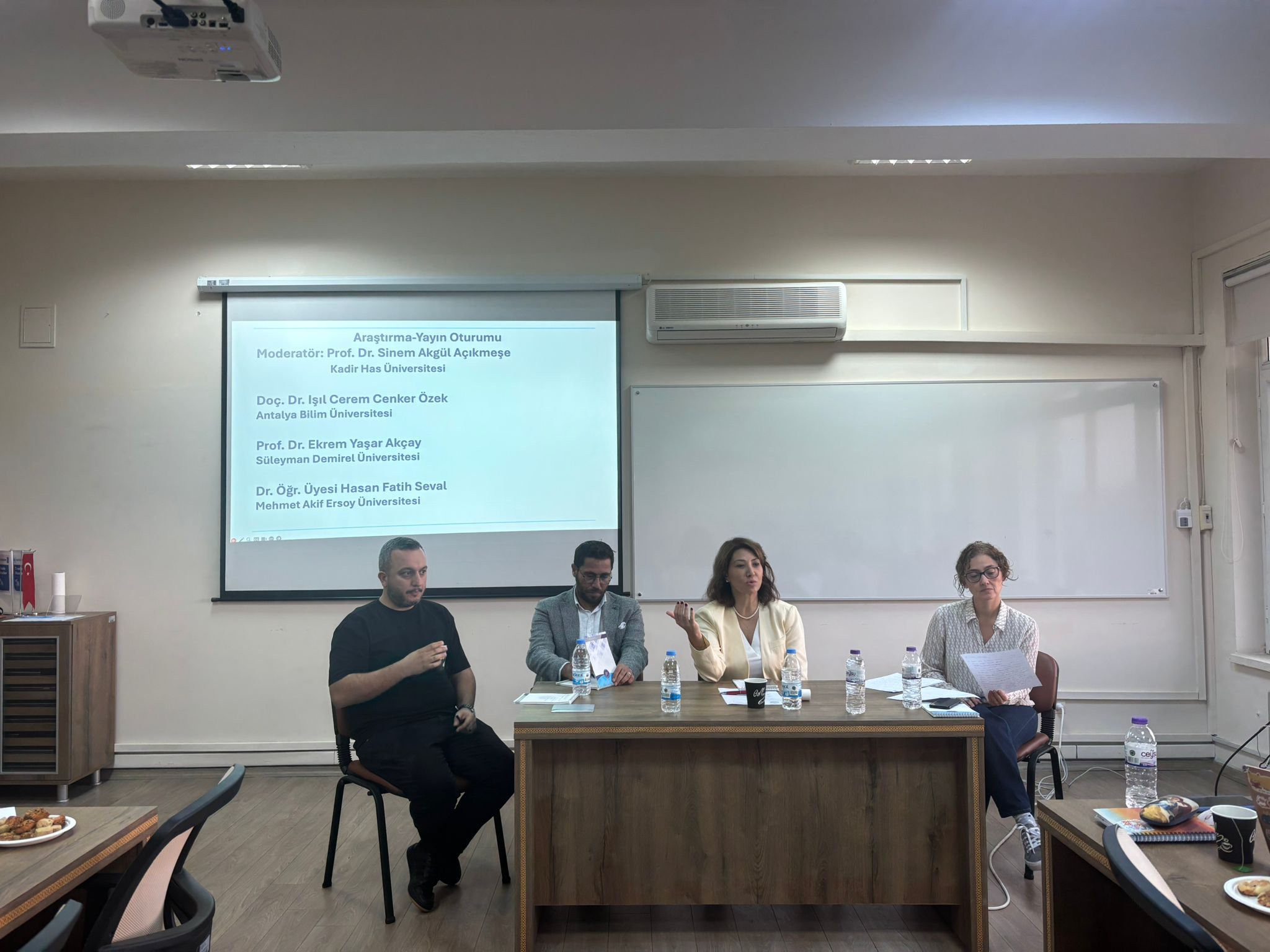 Our Faculty Members Shared Their Experiences at the Colleagues’ Talks